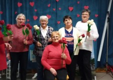 Powiększ zdjęcie Prezentacja prac w wykonaniu seniorek.